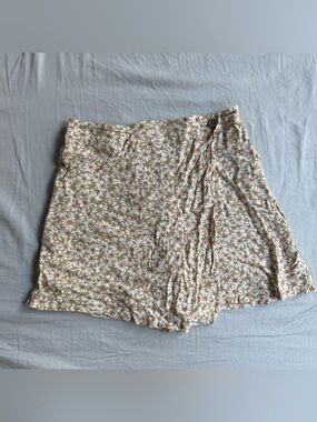 American Eagle Outfitters Daisy Floral Skorts
